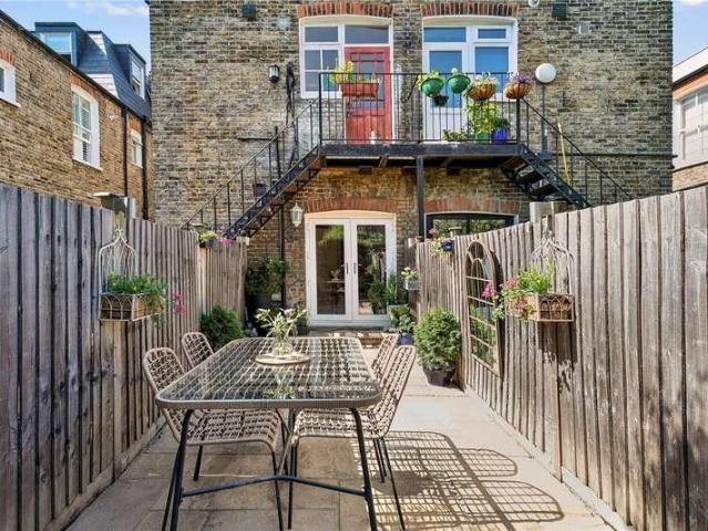 2 bed flat for sale
