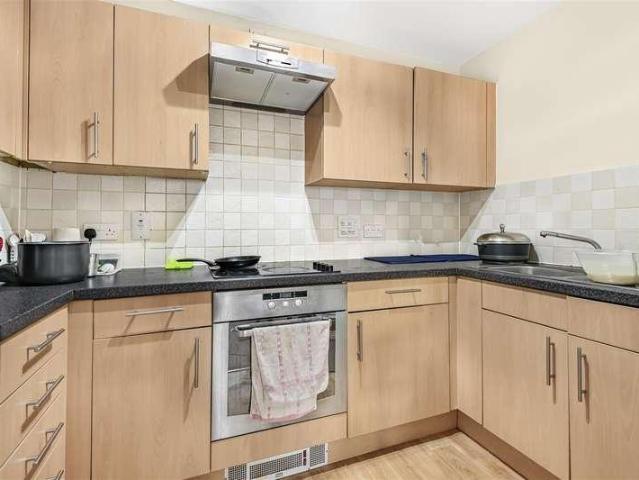 2 bed flat for sale