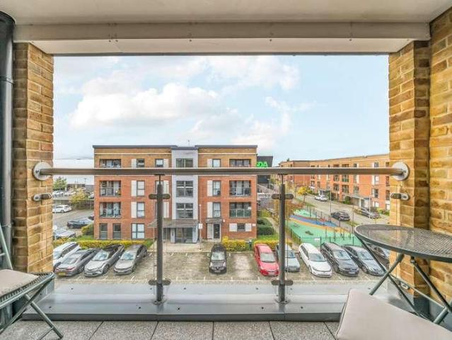 2 bed flat for sale