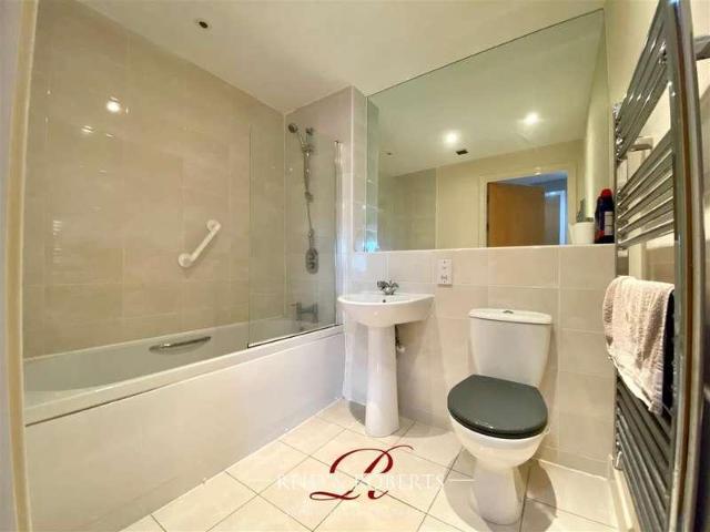 2 bed flat for sale