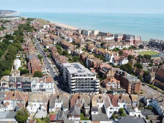 2 bed flat for sale