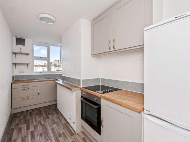 2 bed flat for sale