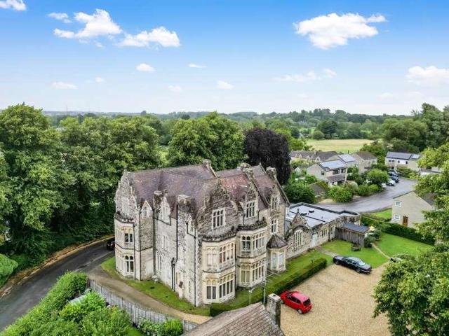 2 bed flat for sale