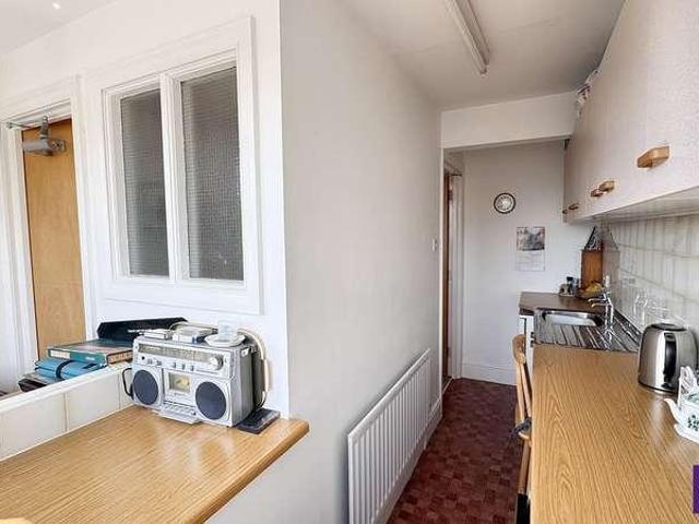 2 bed flat for sale