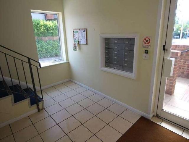 2 bed flat for sale