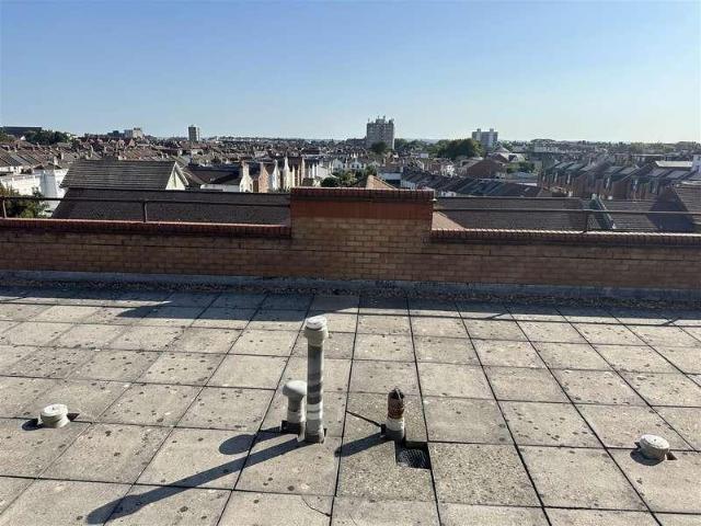 2 bed flat for sale
