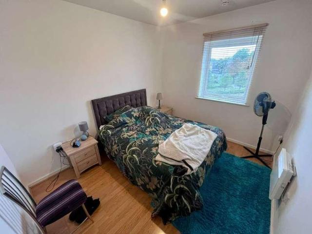 2 bed flat for sale