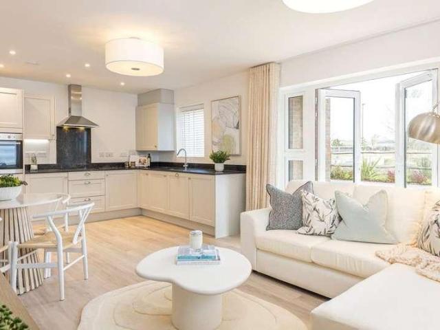 2 bed flat for sale