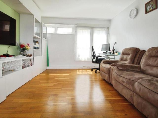 2 bed flat for sale