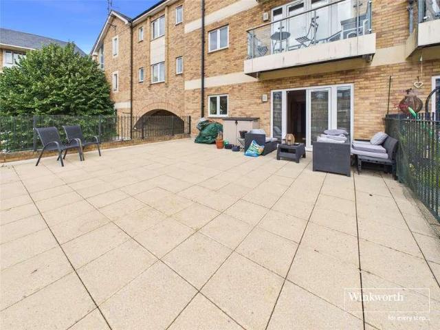 2 bed flat for sale