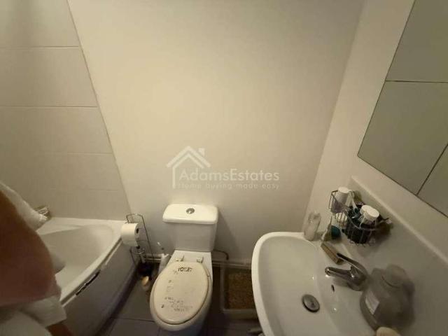 2 bed flat for sale