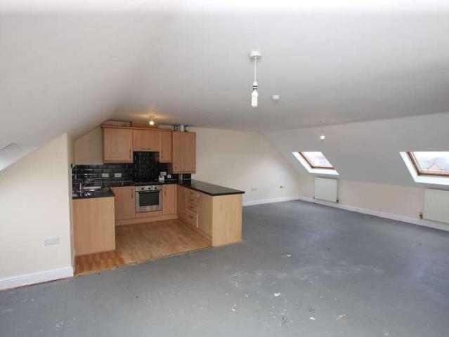 2 bed flat for sale