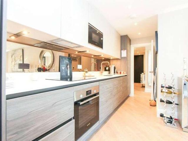 2 bed flat for sale
