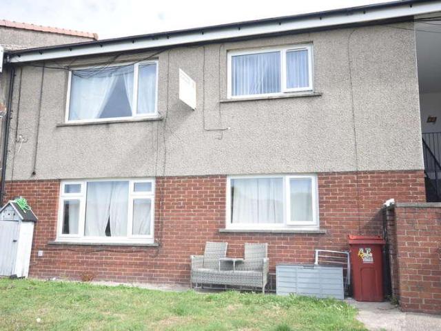 2 bed flat for sale