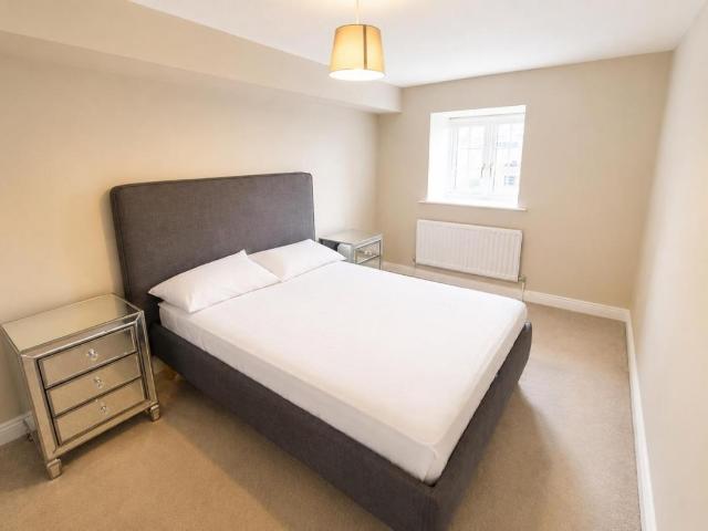 2 bed flat for sale