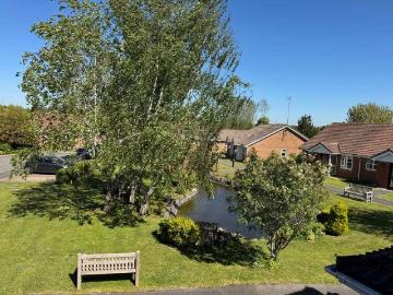 2 bed flat for sale