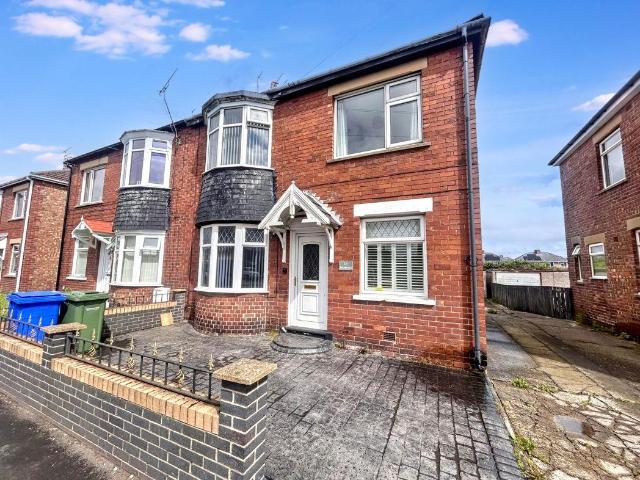 2 bed flat for sale