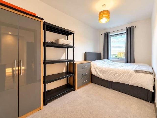 2 bed flat for sale
