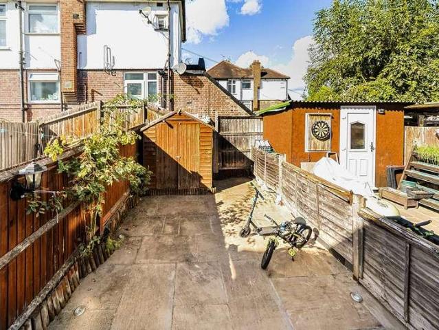 2 bed flat for sale