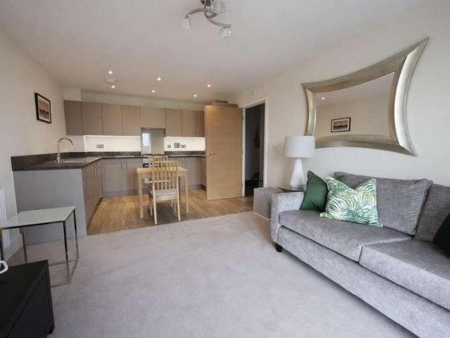 2 bed flat for sale