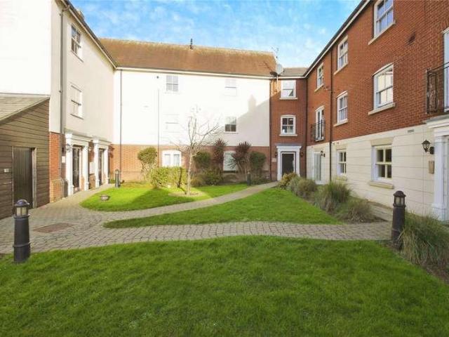 2 bed flat for sale