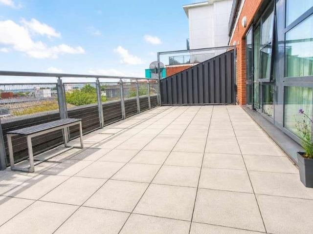 2 bed flat for sale