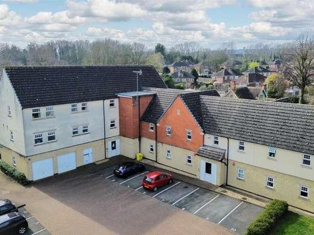 2 bed flat for sale