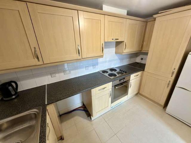 2 bed flat for sale
