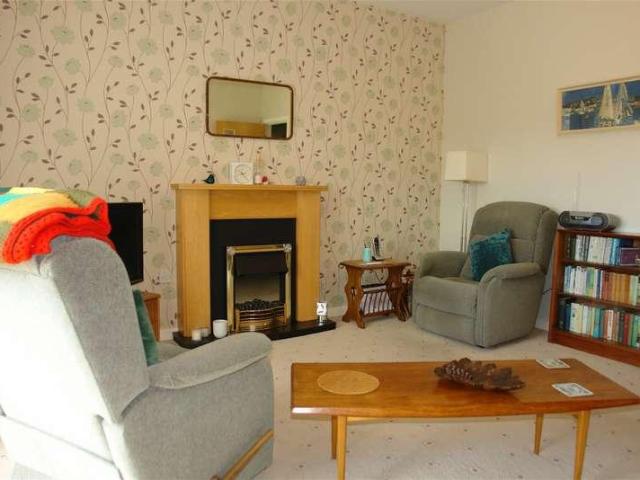 2 bed flat for sale