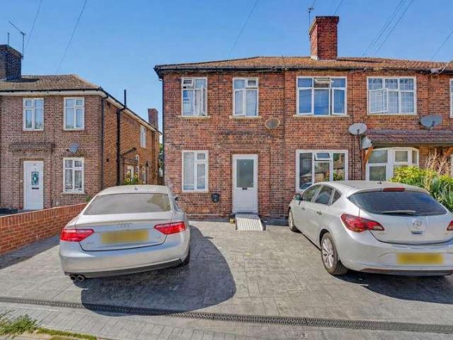 2 bed flat for sale