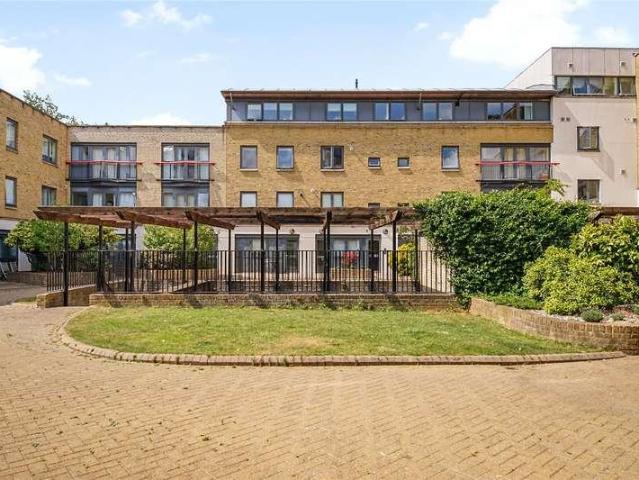 2 bed flat for sale