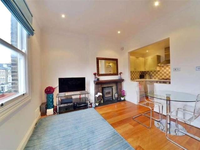 2 bed flat for sale