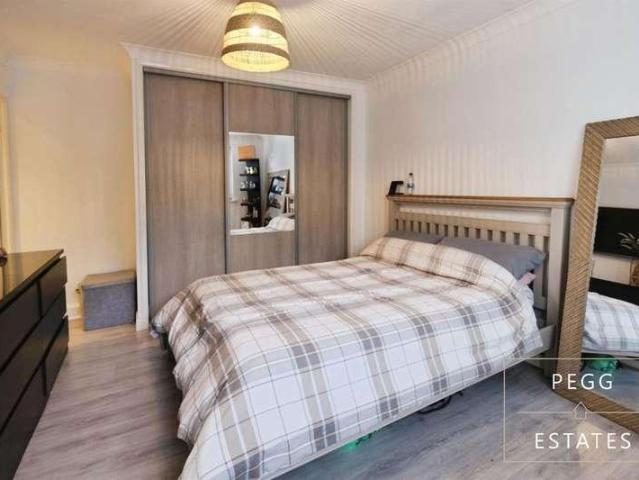 2 bed flat for sale