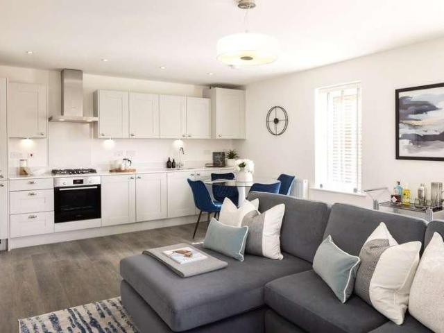 2 bed flat for sale