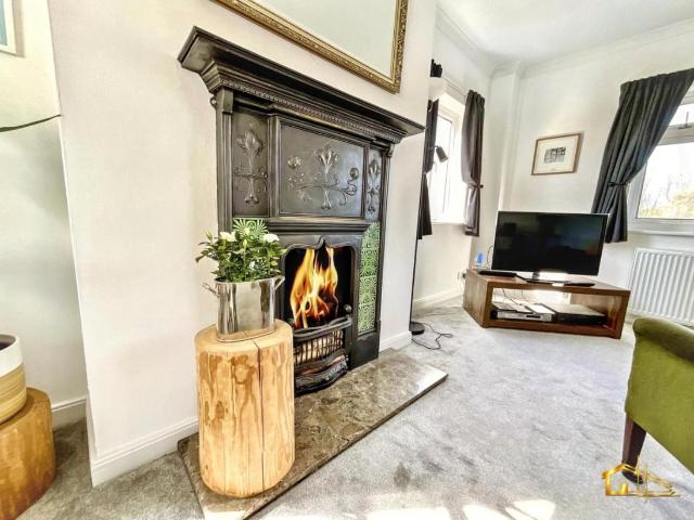 2 bed flat for sale