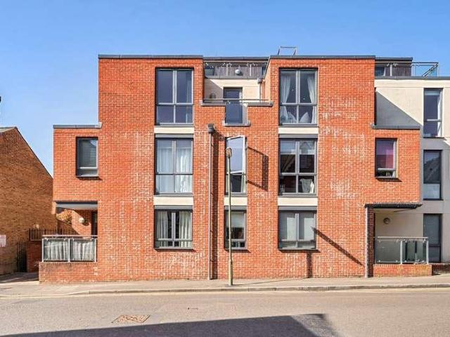 2 bed flat for sale