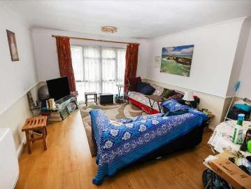2 bed flat for sale