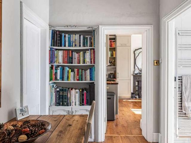 2 bed flat for sale