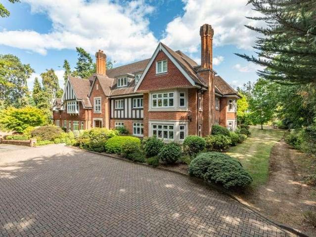 2 bed flat for sale