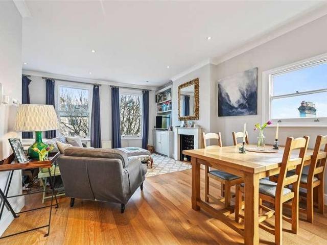 2 bed flat for sale