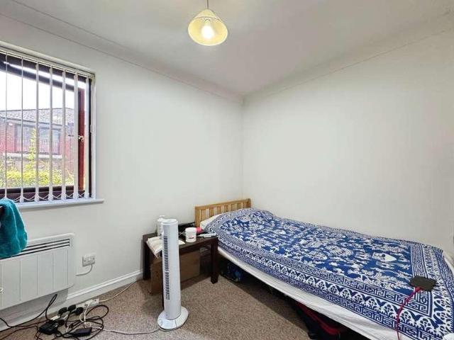 2 bed flat for sale