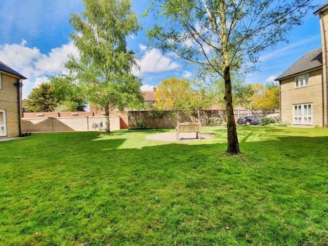 2 bed flat for sale