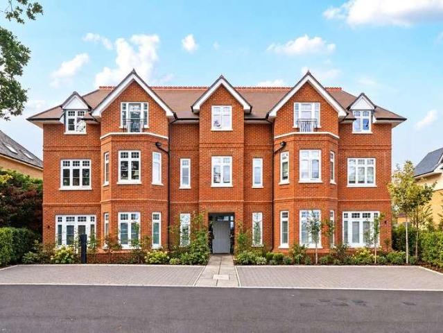 2 bed flat for sale
