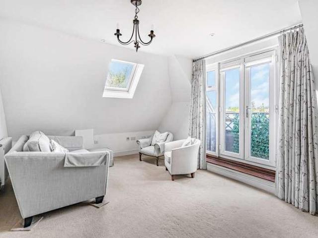 2 bed flat for sale
