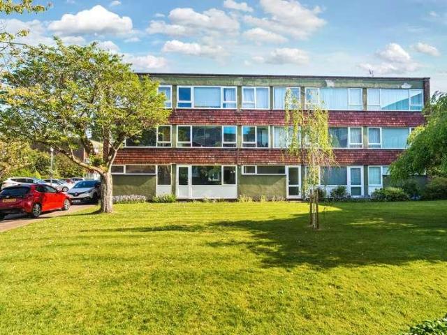 2 bed flat for sale