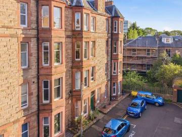 2 bed flat for sale