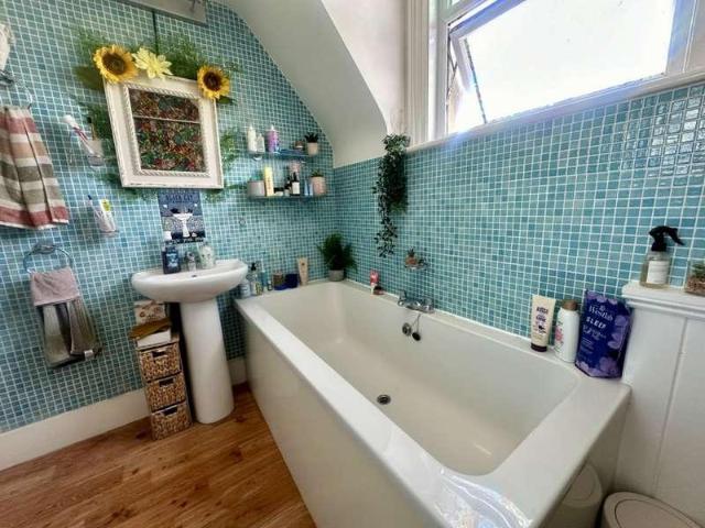 2 bed flat for sale