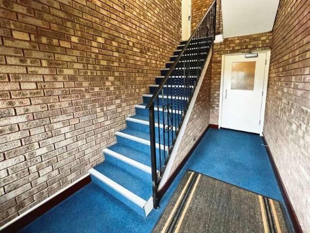 2 bed flat for sale