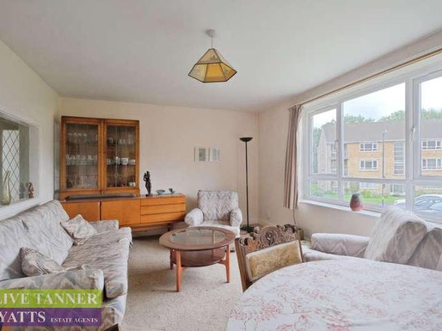 2 bed flat for sale
