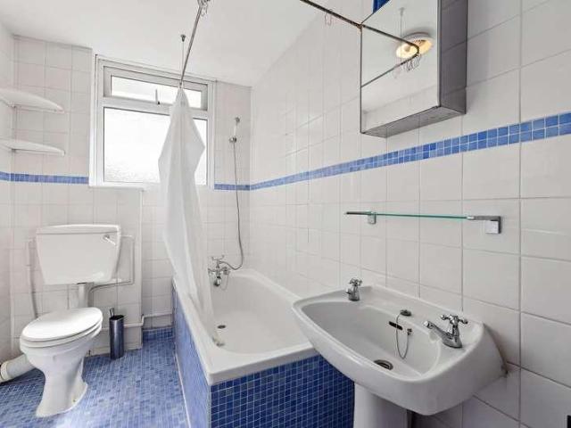 2 bed flat for sale